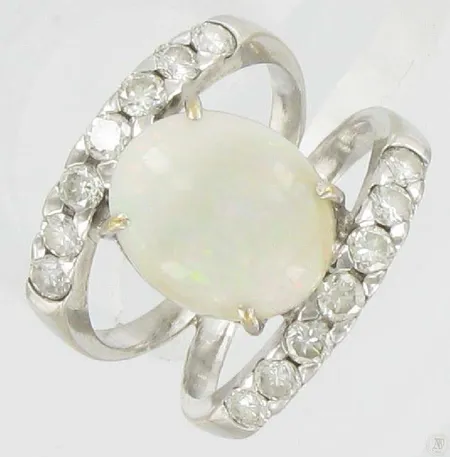 Opaali/timanttisormus koko 17, 14xn0,05ct valkokulta 585 paino 5,9g Vikt: 5,9 g