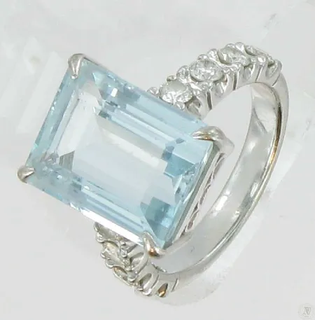 Kivi/timanttisormus  koko 15¾,  8xn0,05ct valkokulta 585 paino 6,4g Vikt: 6,4 g