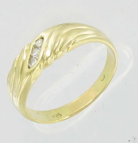 Timanttisormus 3xn.0,02ct koko 17, 585 paino 2,6g Vikt: 2,6 g