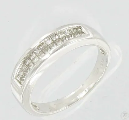 Timanttisormus 26xn.0,01ct princess 585 paino 3,4g Vikt: 3,4 g