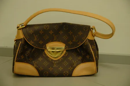 Käsilaukku Louis Vuitton malli M40121 Beverly