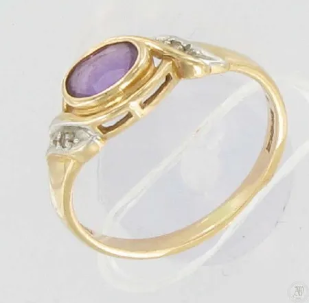 Timanttisormus lilalla kivellä 2xn.0,005ct koko 16, 585 paino 1,9g Vikt: 1,9 g