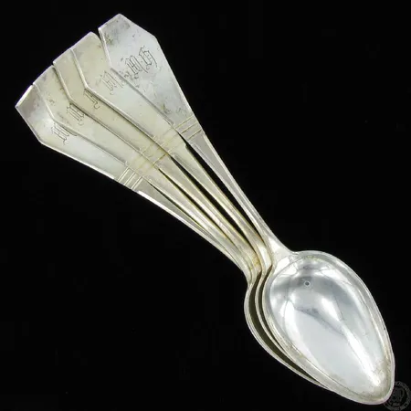 5 Ruokalusikkaa, kaiverrettu, valmistettu 1926, 813, paino 235,0g Vikt: 235   g