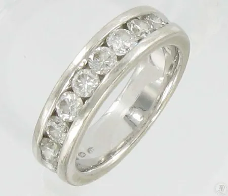 Timanttisormus kaivertamaton 2xn.0,08ct 7xn.0,10-0,12ct  koko 16, 750vk 6,2g Vikt: 6,2 g