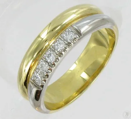 Timanttisormus 2-väri, kaivertamaton 5xn.0,03ct koko 17½, 750 paino 6,3g kotimainen Vikt: 6,3 g