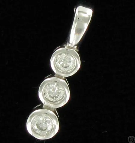 Timanttiriipus 3xn.0,06ct 585vk paino 0,7g Vikt: 0,7 g