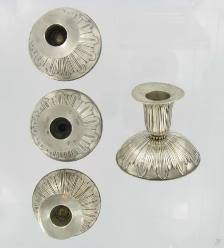 4 kynttilänjalkaa, korkeus 6,0cm, viallisia, 813br, paino 537,2g Vikt: 537,2 g