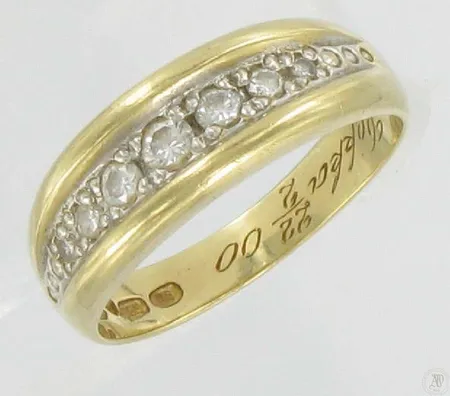 Timanttisormus 1xn.0,06ct, 2xn.0,04ct, 2xn.0,03ct, 2xn.0,02ct kaiverrettu 585 paino 4,4g Vikt: 4,4 g