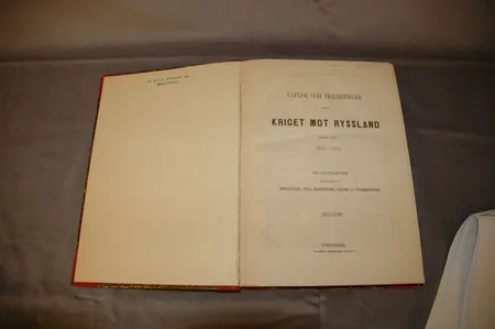 1 Kirja  Kriget mot Ryssland  1854-1855 painovuosi Stockholm 1856 Taflor och skildringar från kriget mot Ryssland under åren 1854-1855. Med illustrationer bestående af porträtter, vyer, krigsscener, kartor och planritningar. Sthlm, Hörbergska boktryckerie