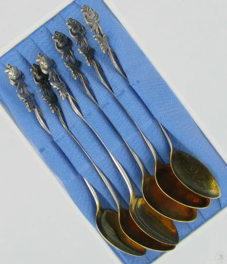 6 kahvilusikkaa ruusu kaivertamattomia 813 paino 53g Vikt: 53   g