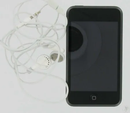 1 Ipod Touch 8gb, kuulokkeet ja usb-johto