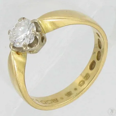 Timanttisormus 1xn.0.46ct, kaiverrettu, koko 16¼, 750, paino 3,7g Vikt: 3,7 g