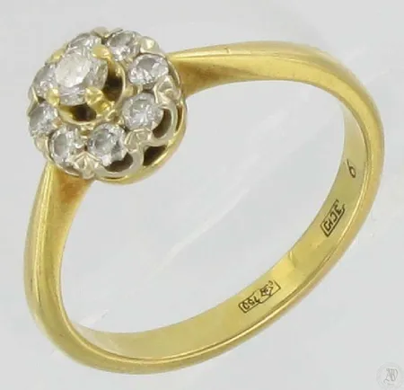 Timanttisormus 1xn.0.15ct 8xn.0.03ct yksi timantti viallinen, kaivertamaton, koko 18¼, 750, paino 4,1g Vikt: 4,1 g
