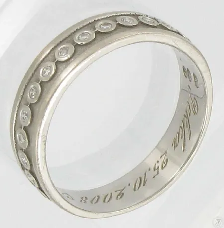 Timanttisormus 14xn.0.01ct, kaiverrettu, koko 19, 585vk, paino 5,4g Vikt: 5,4 g