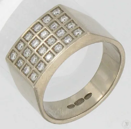 Timanttisormus 24xn.0,02ct kaivertamaton koko 19½, 750vk paino 17,6g Vikt: 17,6 g