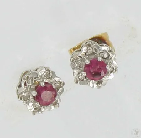 Timanttikorvakorut punaisilla kivillä 12xn.0,005ct 585 paino 1,5g Vikt: 1,5 g