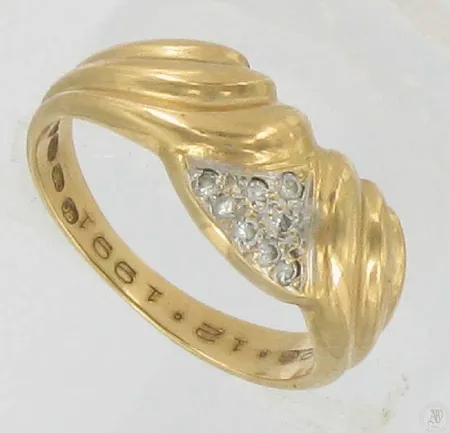 Timanttisormus 8xn.0,005ct kaiverrettu koko 15½, 585 paino 3,8g Vikt: 3,8 g