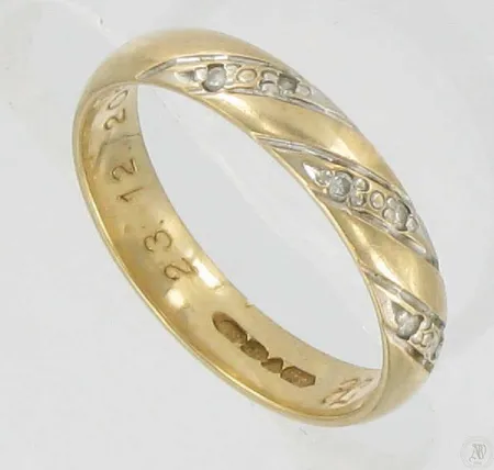 Timanttisormus 6xn.0,005ct kaiverrettu koko 17½ 585 paino 3,2g Vikt: 3,2 g