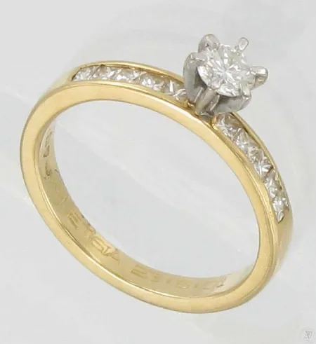 Timanttisormus 1xn.0.22ct 10xn.0.02ct, koko 16½, kaiverrettu, 585, paino 2,9g Vikt: 2,9 g