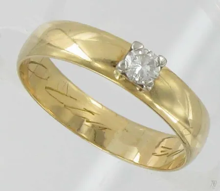 Timanttisormus 1xn.0.18ct, koko 18¾, kaiverrettu, 750, paino 3,5g Vikt: 3,5 g