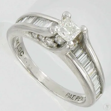 Timanttisormus 1xn.0.30ct 26xn.0.01ct-n.0.05ct, koko 18, kaivertamaton, 585vk, paino 4,9g Vikt: 4,9 g