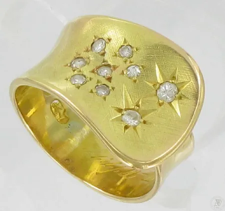 Timanttisormus 2xn.0.03ct 7xn.0.01ct, kaiverrettu, koko 17, 750, paino 5,0g Vikt: 5   g