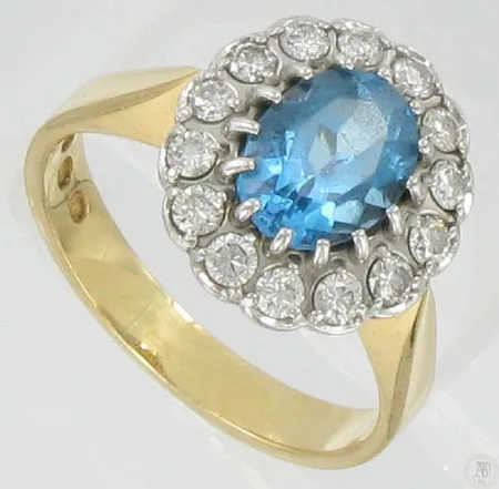 Topaasisormus timanteilla 14xn.0.03ct, kaivertamaton, koko 16¾, 750br, paino 5,3g Vikt: 5,3 g
