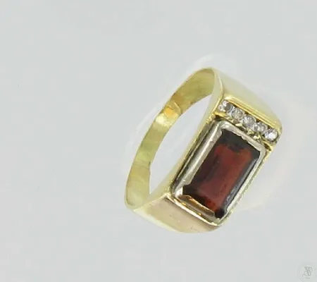 Kantasormus kivellä ja timanteilla 5xn.0,02ct, kivessä naarmuja, kaivertamaton, koko 20, 750br, paino 5,6g Vikt: 5,6 g