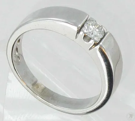 Timanttisormus vk 1xn.0.20ct, koko 16½, kaivertamaton, 585, paino 5,0g Vikt: 5   g
