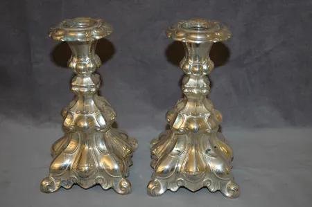 Hopeiset kynttilänjalat, korkeus 18,0cm, valmistettu vuonna 1960 , 813br, paino 1225,8g Vikt: 1225,8 g