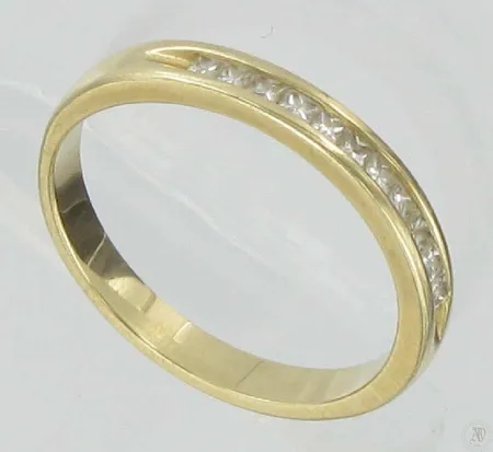 Timanttisormus kaivertamaton 11xn.0,02ct princess hionta koko 18, 585 paino 2,6g Vikt: 2,6 g
