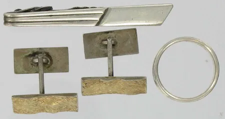 Solmiopidike kaivertamaton 813, 1 sormus kaiverrettu 925, kalvosinnapit kaiverrettu 813 paino 19,5g Vikt: 19,5 g