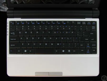 Kannettava tietokone Notebook, levyke ja ohjekirja  ei virtajohtoa, ulkomailta ostettu