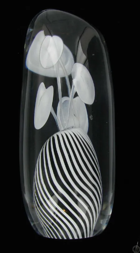 Taidelasi sign. 2010 Ritva-Liisa Pohjalainen 7/50 keidas valk. kork.26cm