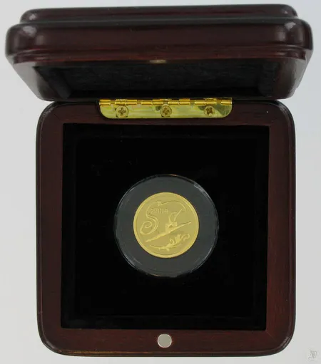 Kultainen juhlamitali, 2008, kotelossa, 999, paino 7,7g Vikt: 7,7 g