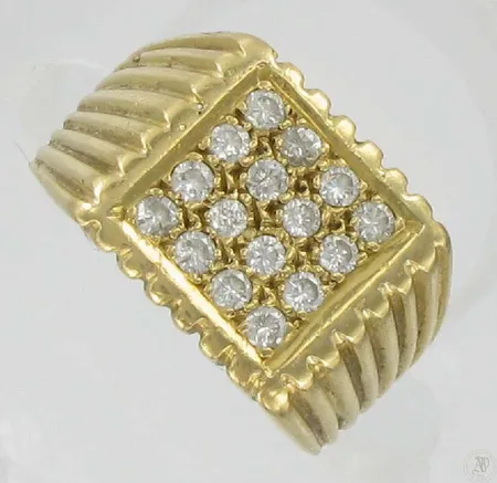 Timanttikantasormus, 16xn.0.03ct, koko 18¾, kaivertamaton, 4 timanteista hieman vaurioituneita, 750, paino 8,4g Vikt: 8,4 g
