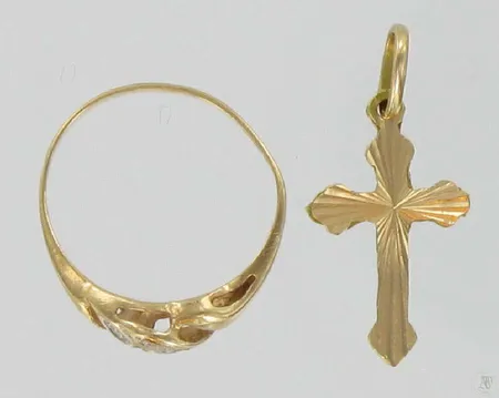Romukultaa timanteilla 2x0.005ct, 585, paino 1,9g Vikt: 1,9 g