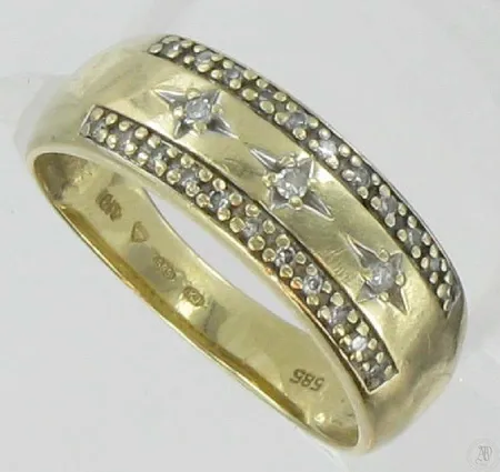 Timanttisormus 3xn.0.01ct 22xpieni timantti, kaivertamaton, koko 17, 585, paino 3,4g Vikt: 3,4 g