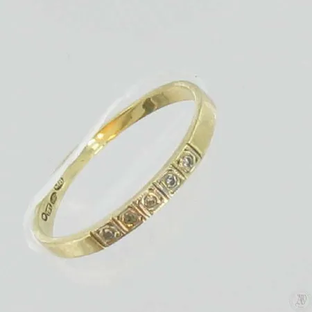 Timanttisormus 5xn.0,005ct, kaivertamaton, koko 17½, 585, paino 1,3g Vikt: 1,3 g