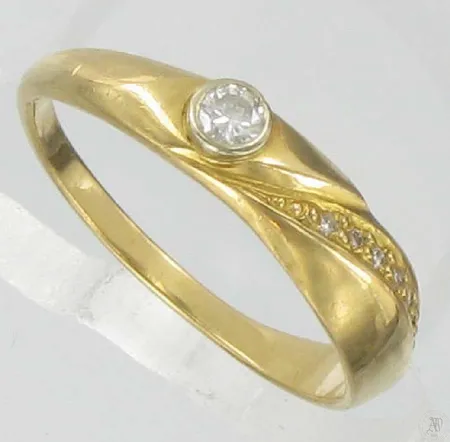 Timanttisormus 1xn.0.10ct 9xn.0.005ct, kaivertamaton, koko 18, 750, paino 3,2g Vikt: 3,2 g