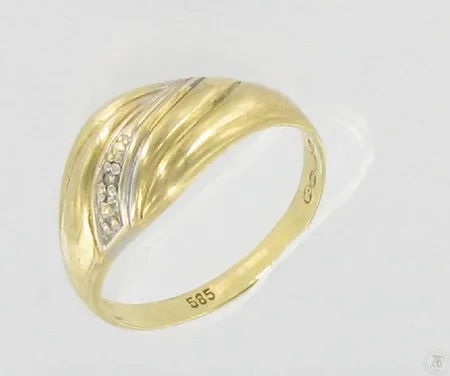Koristeellinen sormus timantilla 1xn.0,005ct, kaivertamaton, koko 17¼, 585, paino 1,7g Vikt: 1,7 g