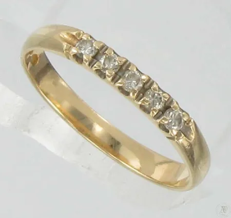 Timanttisormus 5xn.0,03ct kaivertamaton, koko 18, 585, paino 1,9g Vikt: 1,9 g