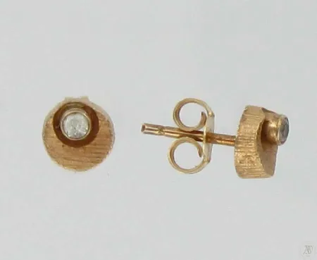 Kivikorvakorut, 585br, paino 0,9g Vikt: 0,9 g