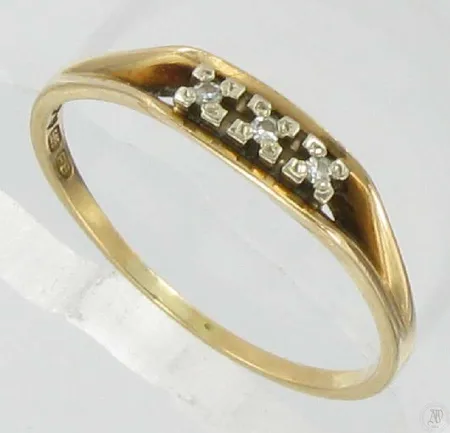 Timanttisormus 3xn.0.005ct, kaivertamaton, koko 18¼, 585, paino 1,7g Vikt: 1,7 g