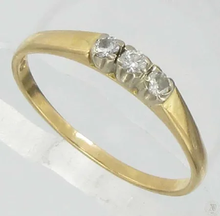 Timanttisormus 3xn.0.04ct, kaivertamaton, koko 18, 750, paino 2,1g Vikt: 2,1 g