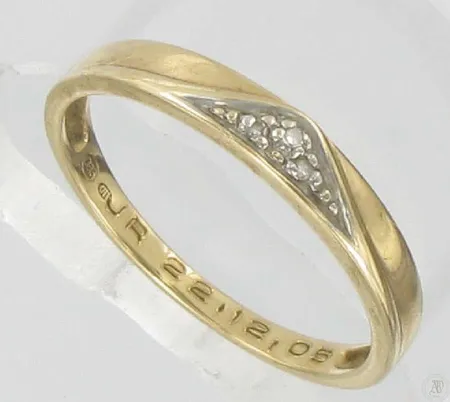 Timanttisormus, 3xn.0.01ct, koko 18½, kaiverrettu, 585, paino 1,8g Vikt: 1,8 g