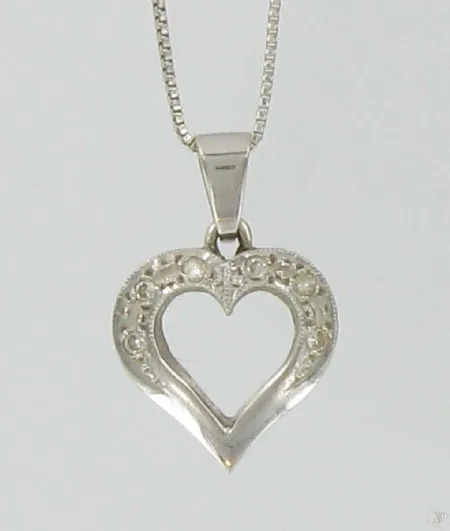 Kaulaketju, pituus 44cm ja timanttiriipus, 6xn.0.01ct, 585vk, paino 2,0g Vikt: 2   g