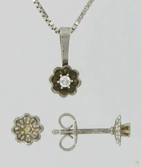 Kaulaketju, pituus 38cm, timanttiriipus ja -korvakorut 3xn.0.02ct, 585vk, paino 2,2g Vikt: 2,2 g