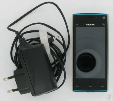 Matkapuhelin Nokia X6, 32 Gt sisäinen muisti, 3,2 kosketusnäyttö, Carl Zeiss optiikka AF 5 MP, laturi ja ohjekirjat