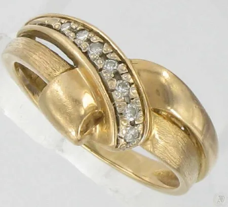 Timanttisormus 7xn.0.01ct, kaivertamaton, koko 19, 585, paino 4,3g Vikt: 4,3 g
